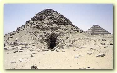 userkaf_piramis_bejarat.jpg
